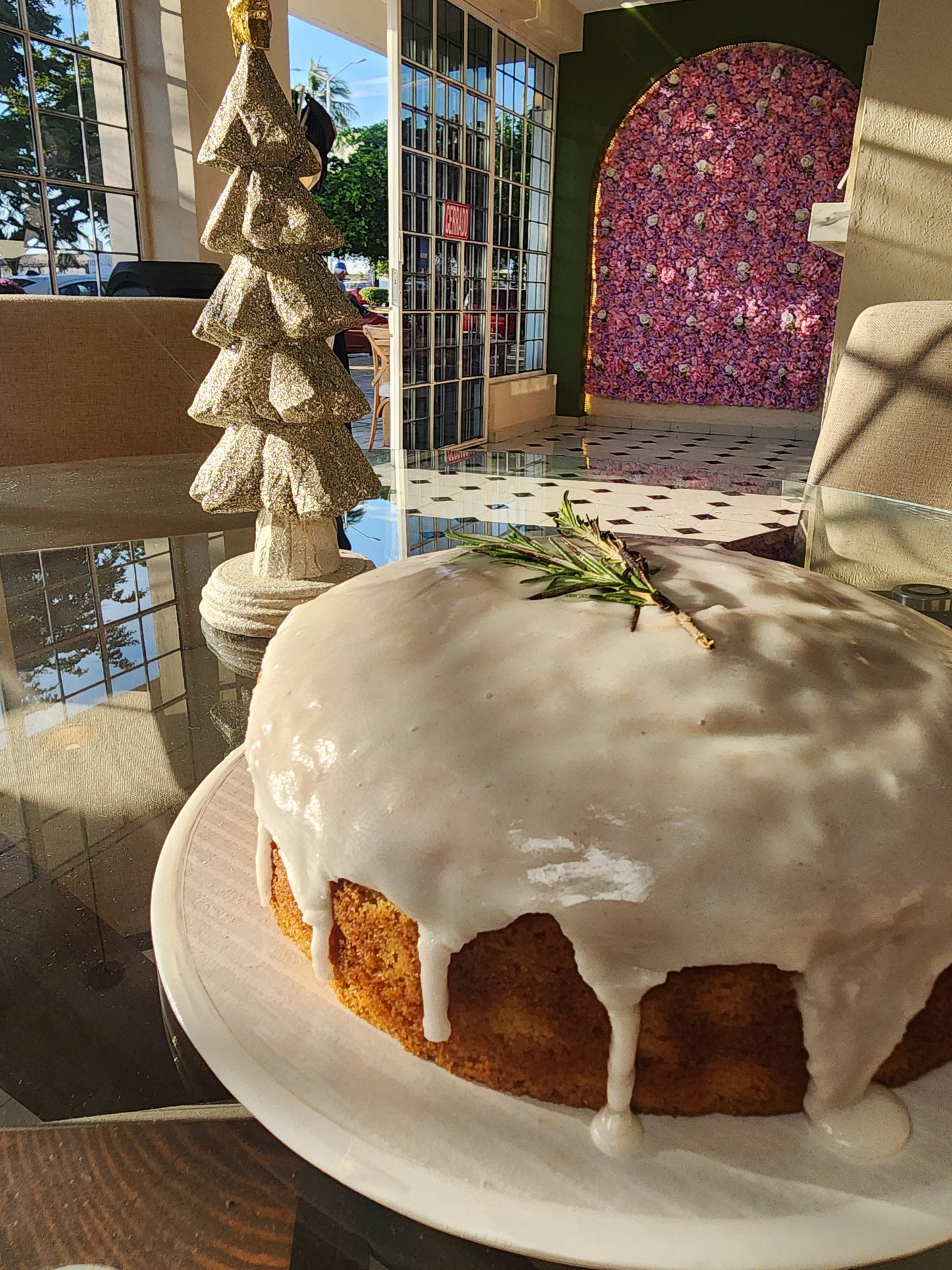 Panqué de romero y yogur